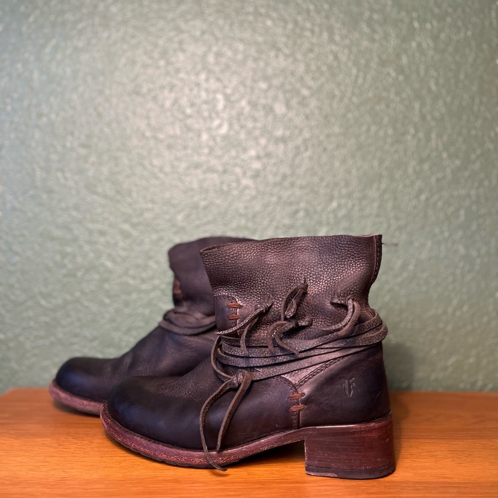 Distressed frye ankle boots!